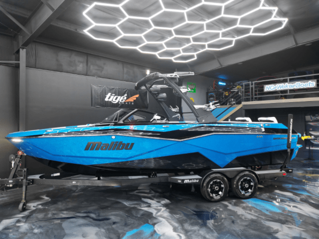 2022 Malibu Wakesetter 25 lSV