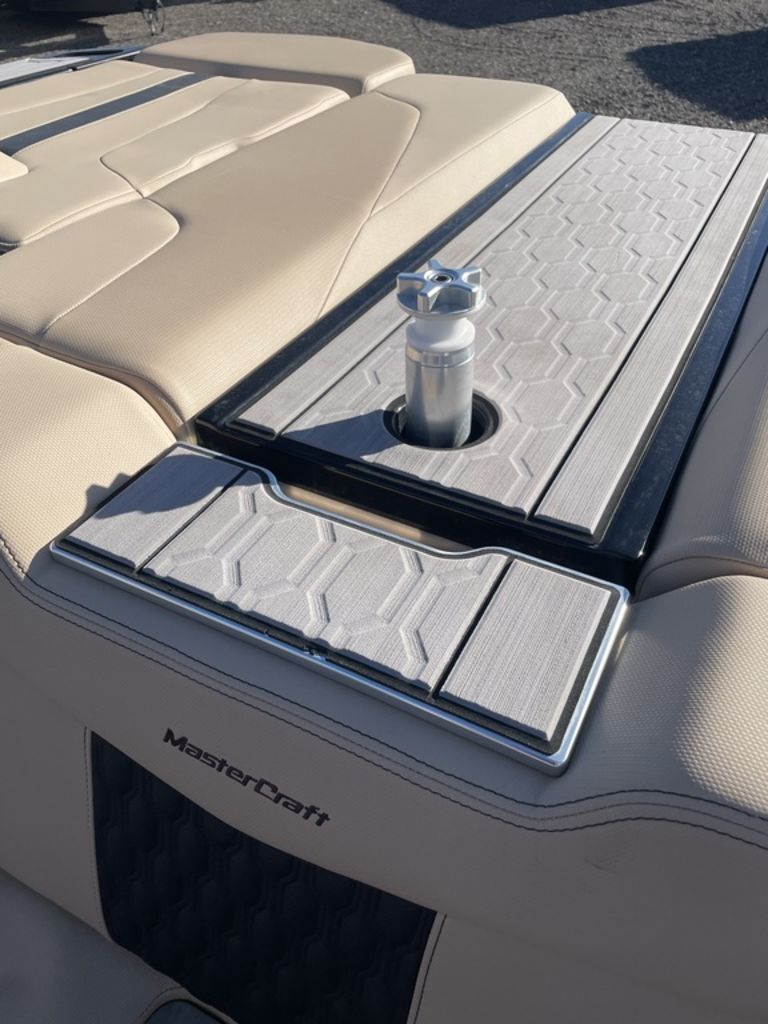 2023 MasterCraft XT23