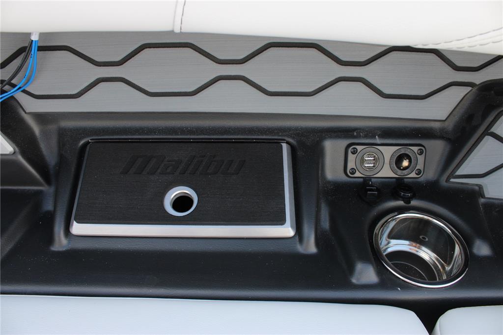 2024 Malibu 23 LSV