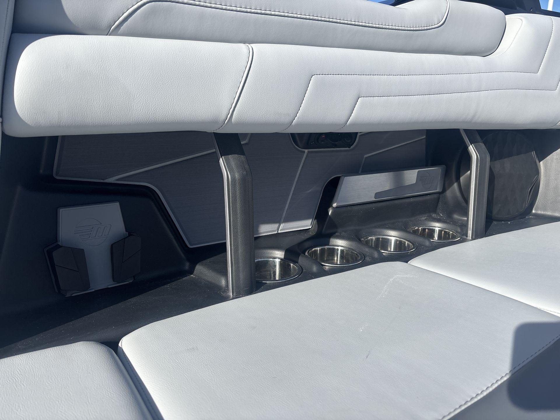 2025 Malibu 25LSV