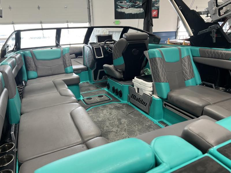 2021 Malibu Boats M240