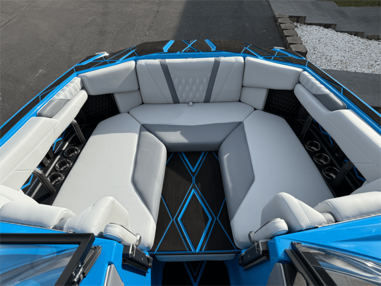 2025 Malibu M230