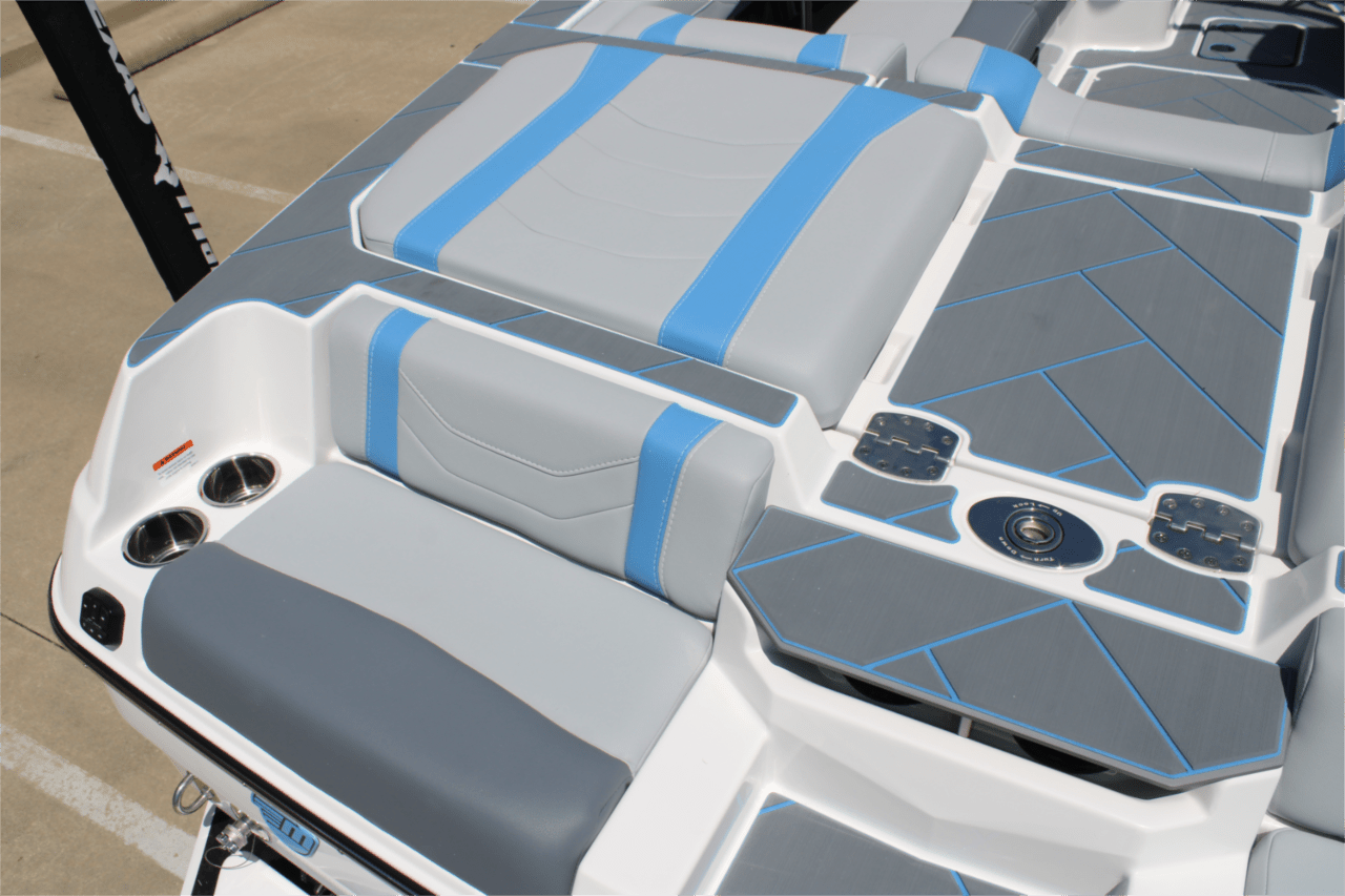 2025 Malibu 23 LSV