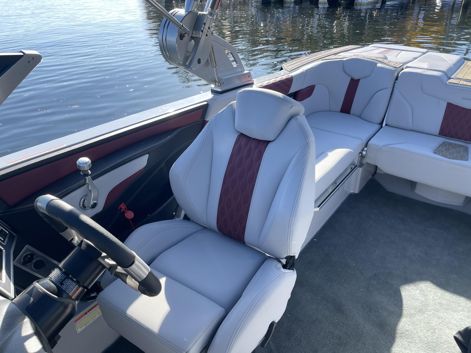 2023 MasterCraft XT23