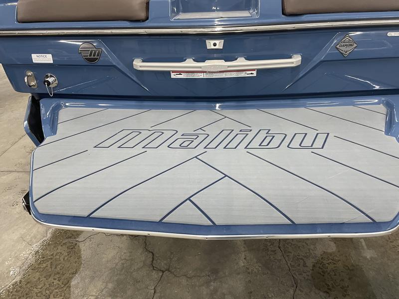 2024 Malibu 23 LSV