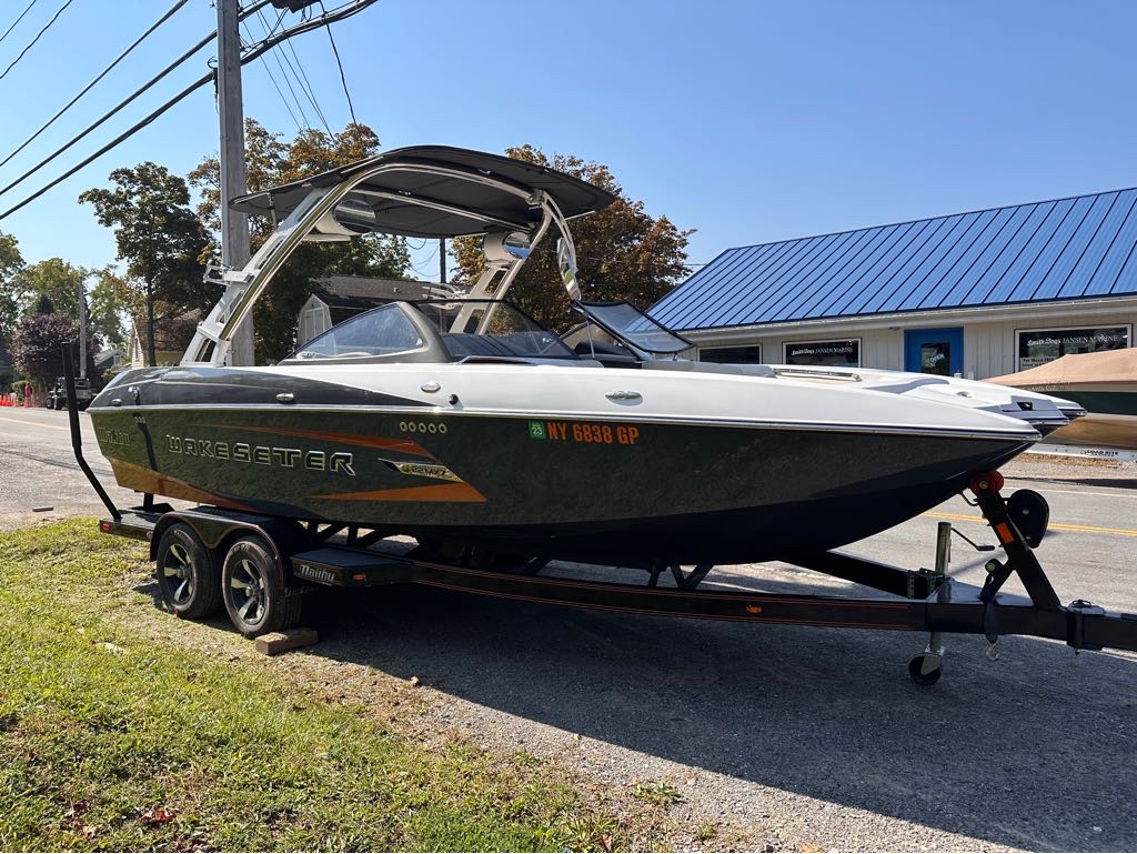2014 Malibu Boats Wakesetter 22 MXZ