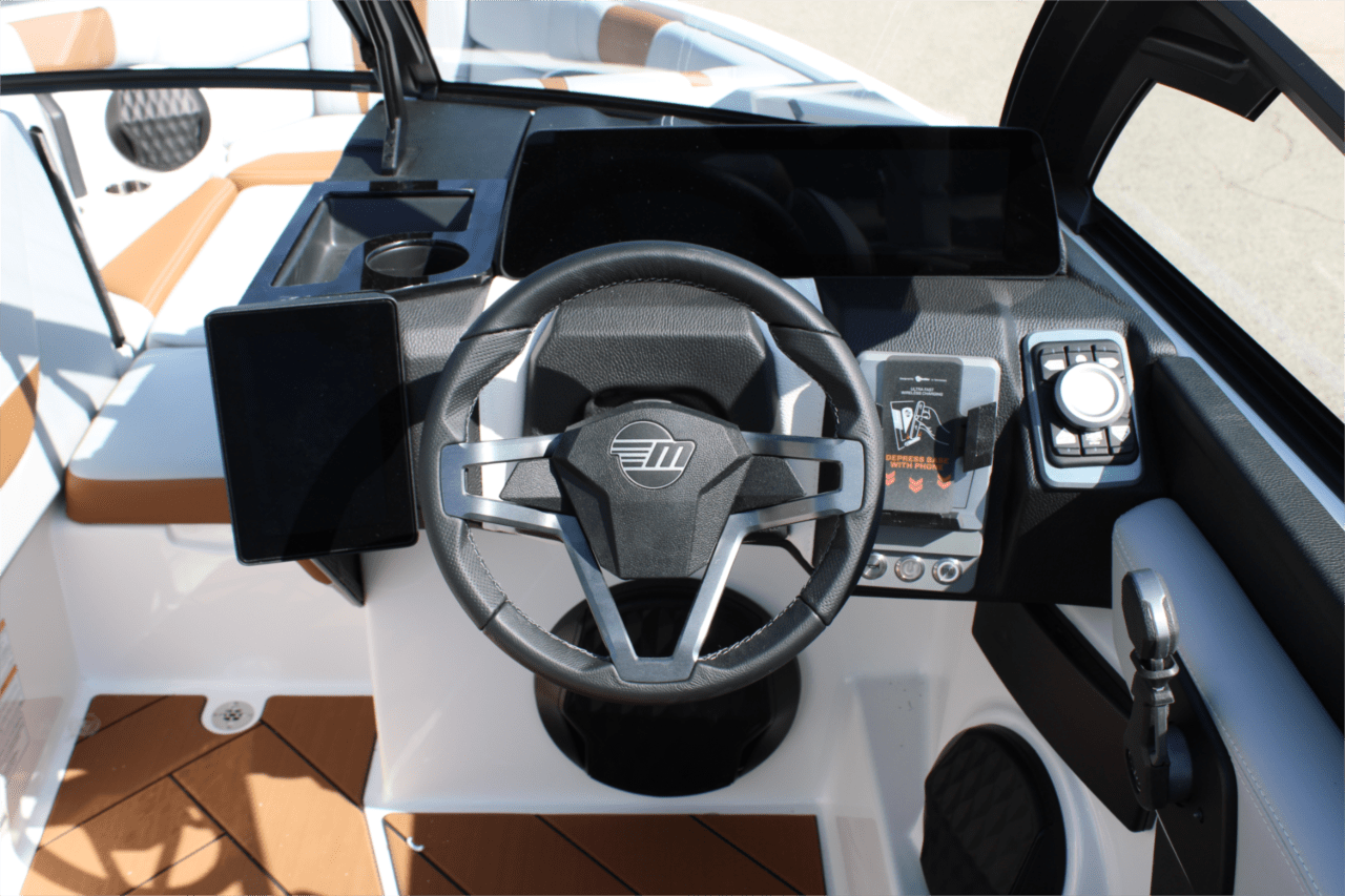 2025 Malibu 22 LSV