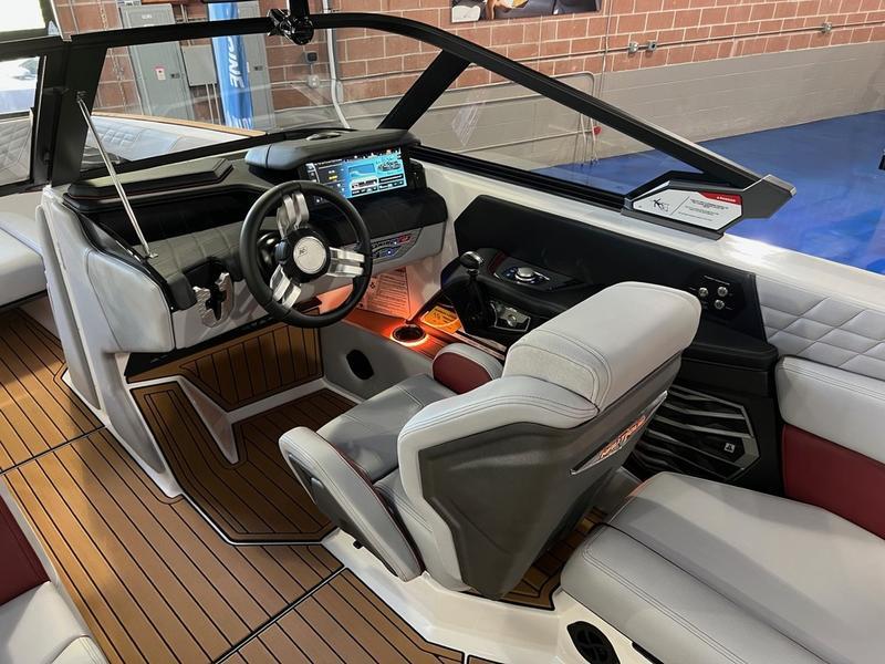 New 2023 Nautique G25