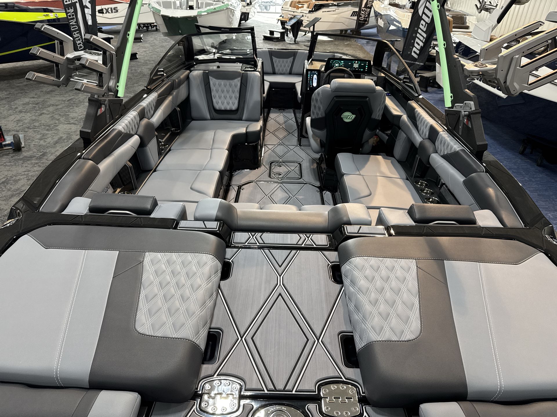 2025 Malibu M230