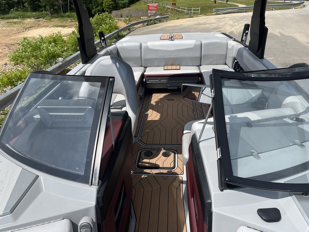 2018 Malibu Boats 23 LSV