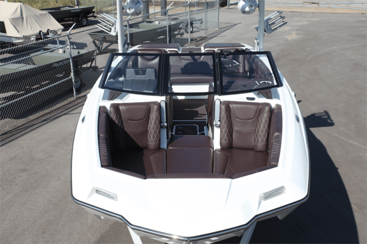 2021 Malibu M220