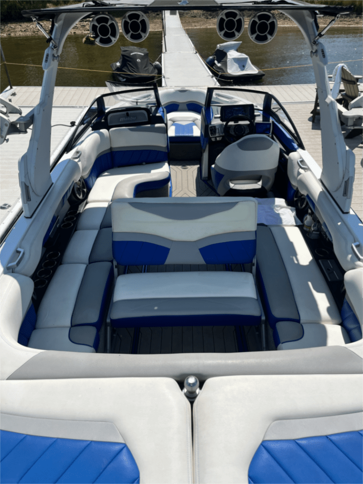 2017 Malibu Wakesetter 25 LSV – PRICED TO GO