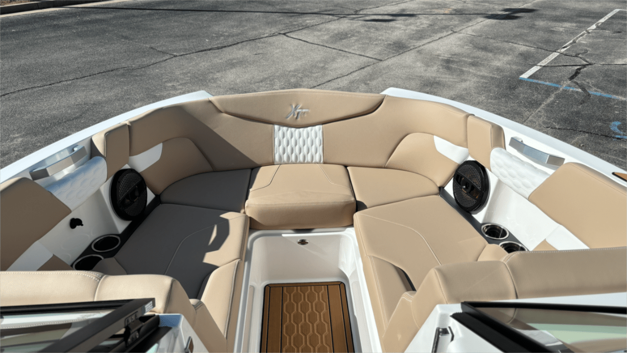 2025 MasterCraft XT24