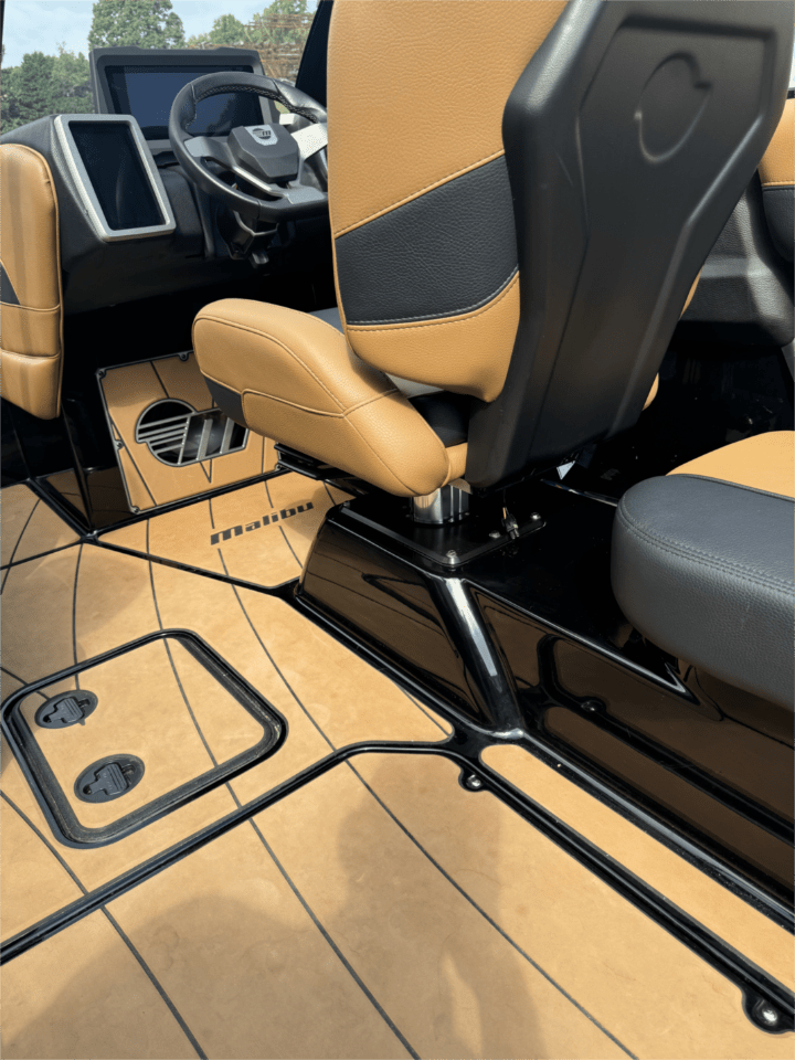2022 Malibu 23 LSV M6DI 140 Hrs!