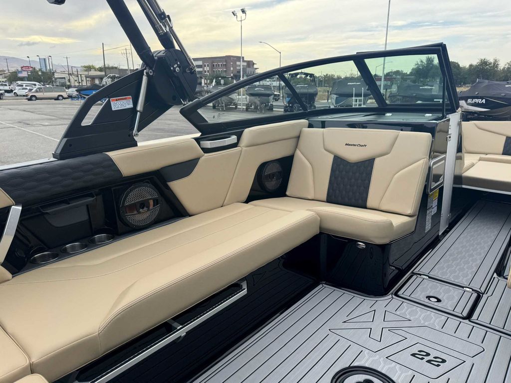 2025 MasterCraft XT22