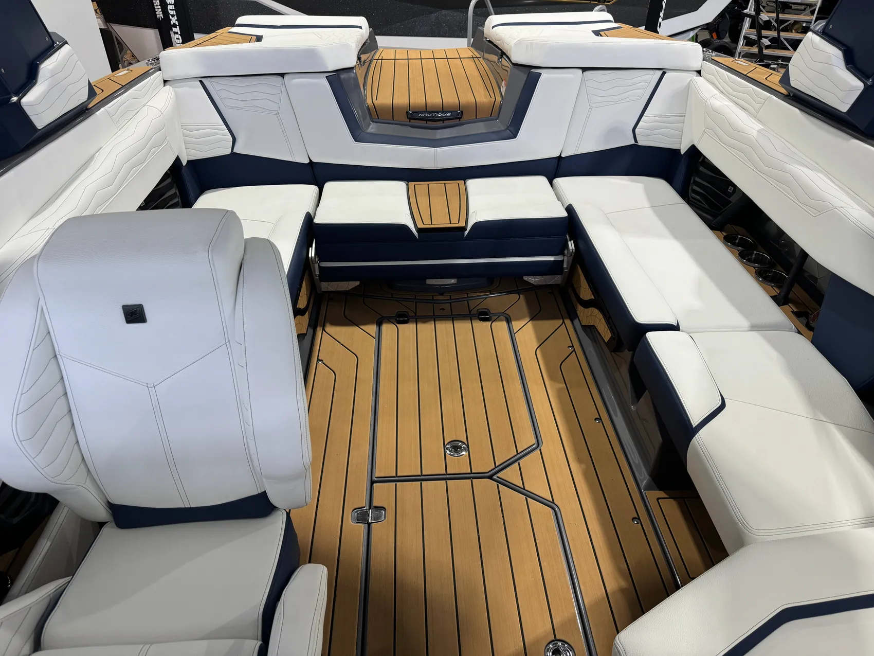 2025 Nautique G23q