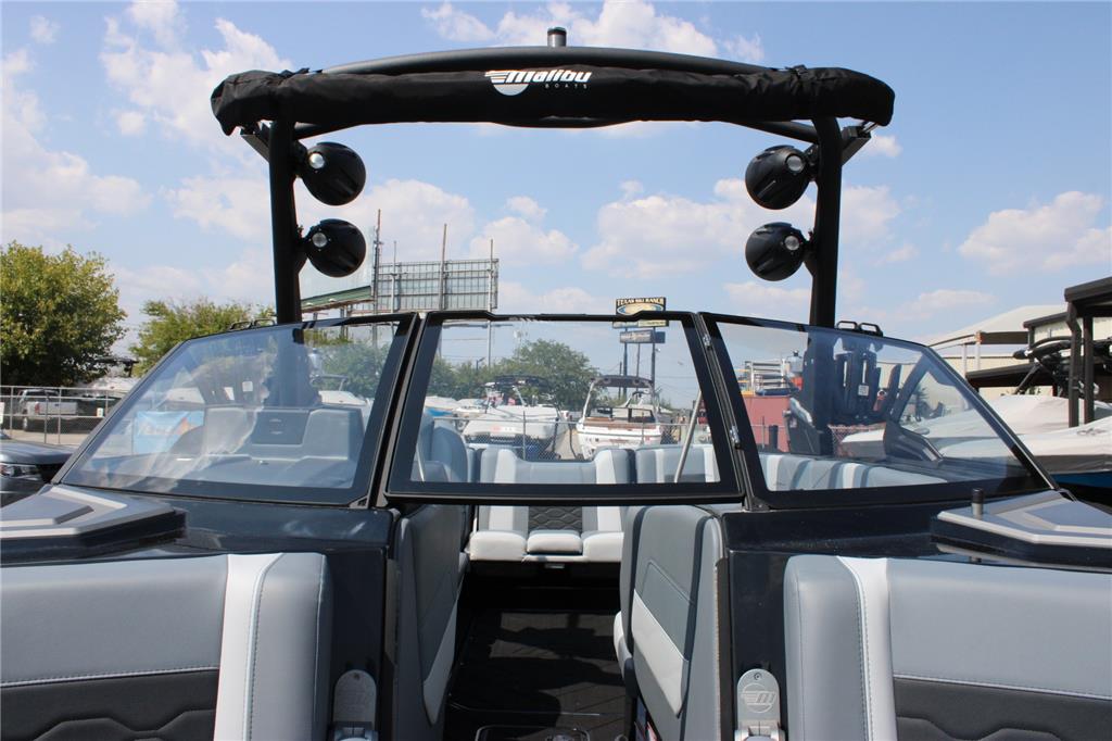 2024 Malibu 23 LSV