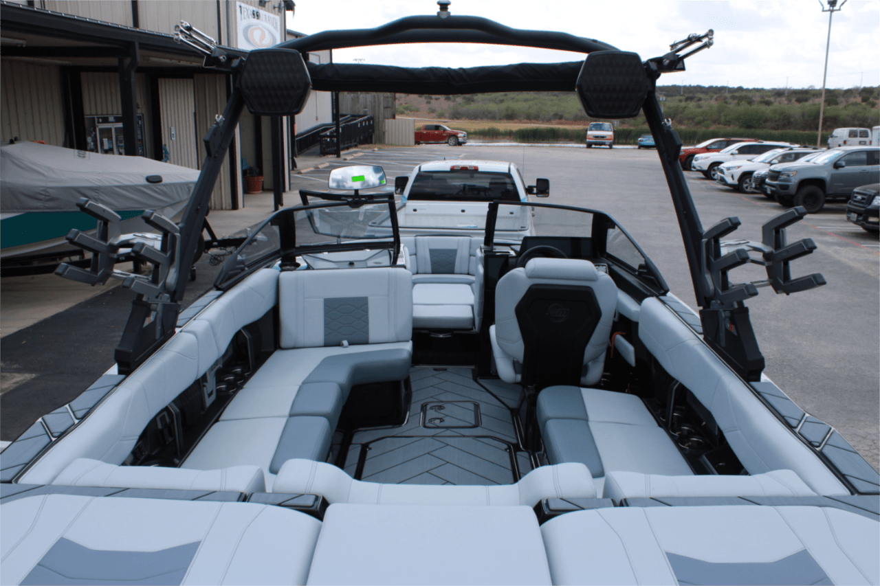 2025 Malibu 23 LSV