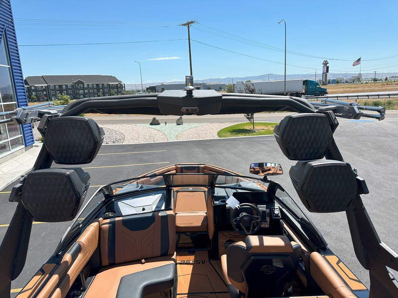 2025 Malibu 25 LSV