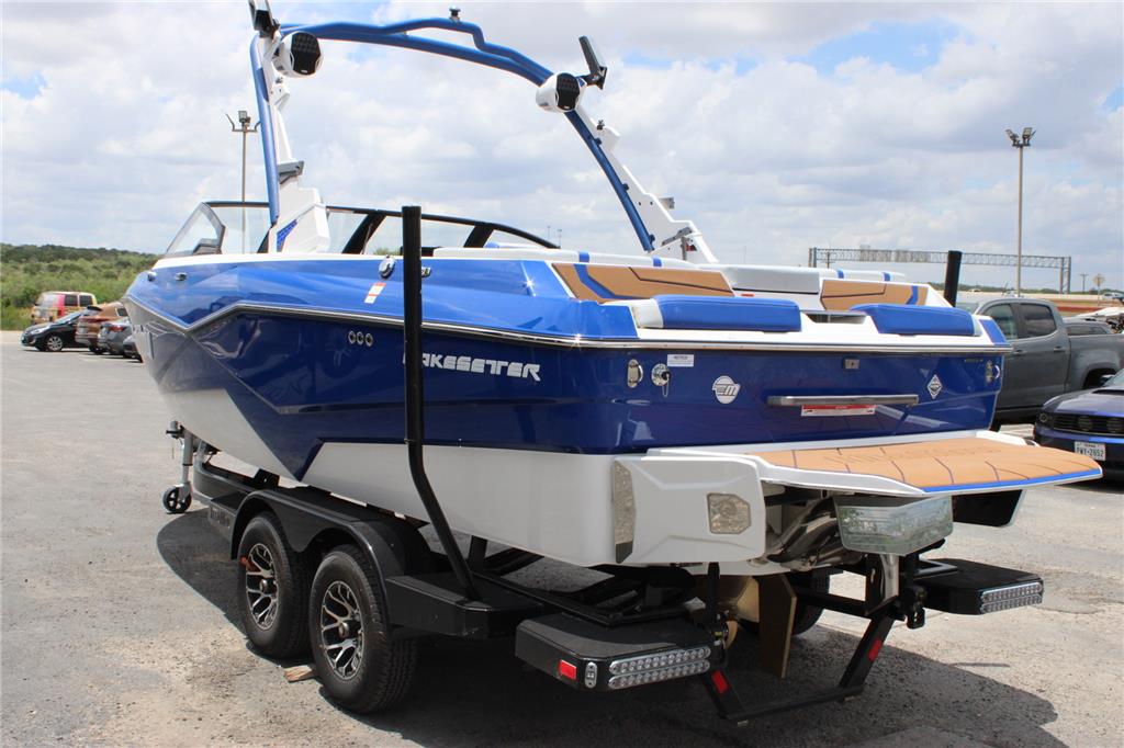2023 Malibu 22 LSV