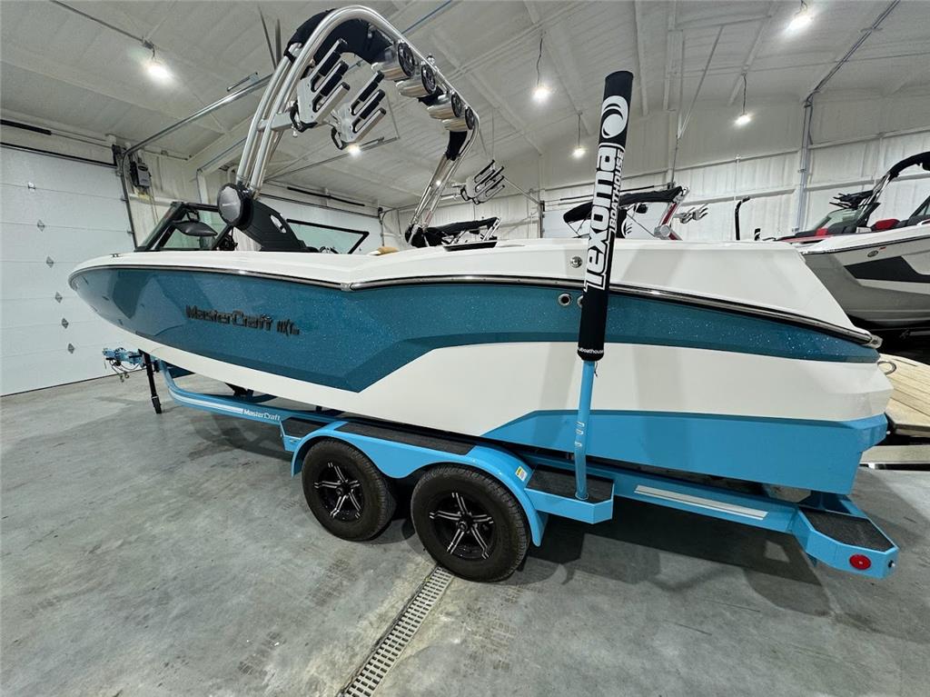 2022 MasterCraft NXT 24