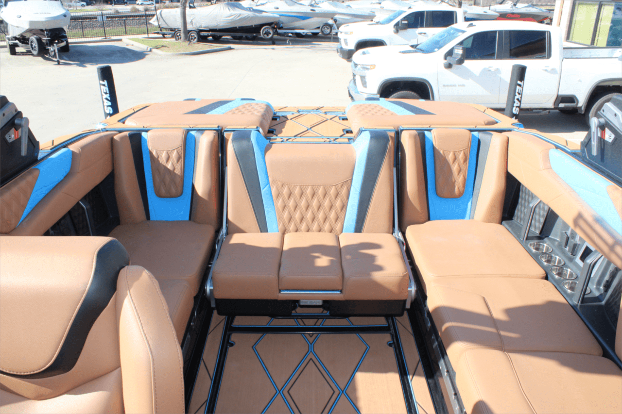 2025 Malibu M230