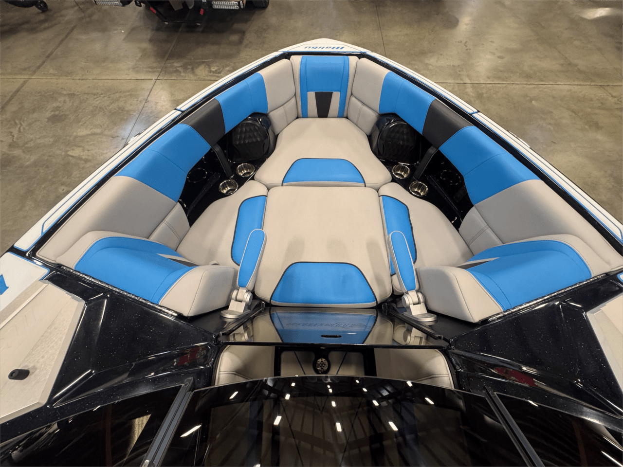 2022 Malibu 23 LSV