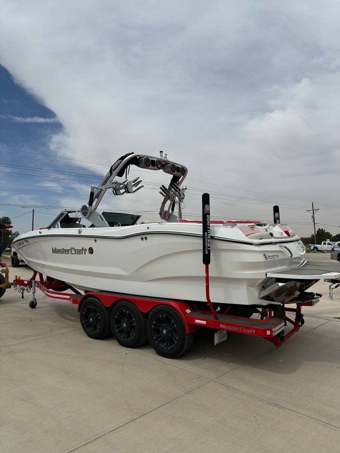 2019 MasterCraft X24
