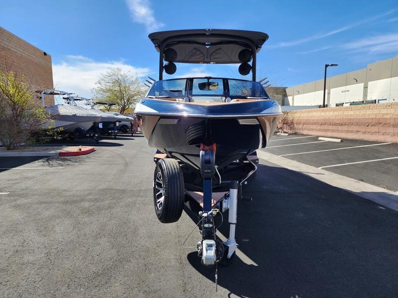 2022 Malibu 23 LSV