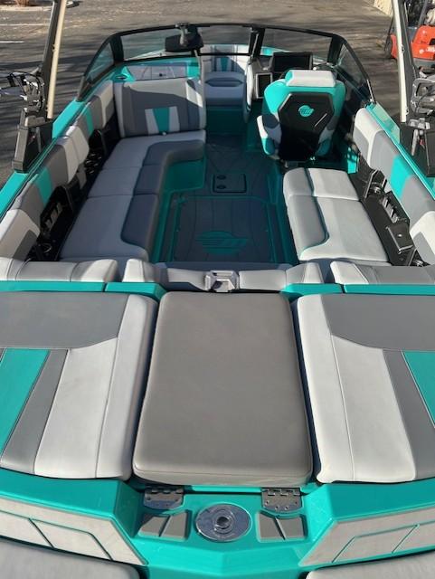 2023 Malibu 23 LSV