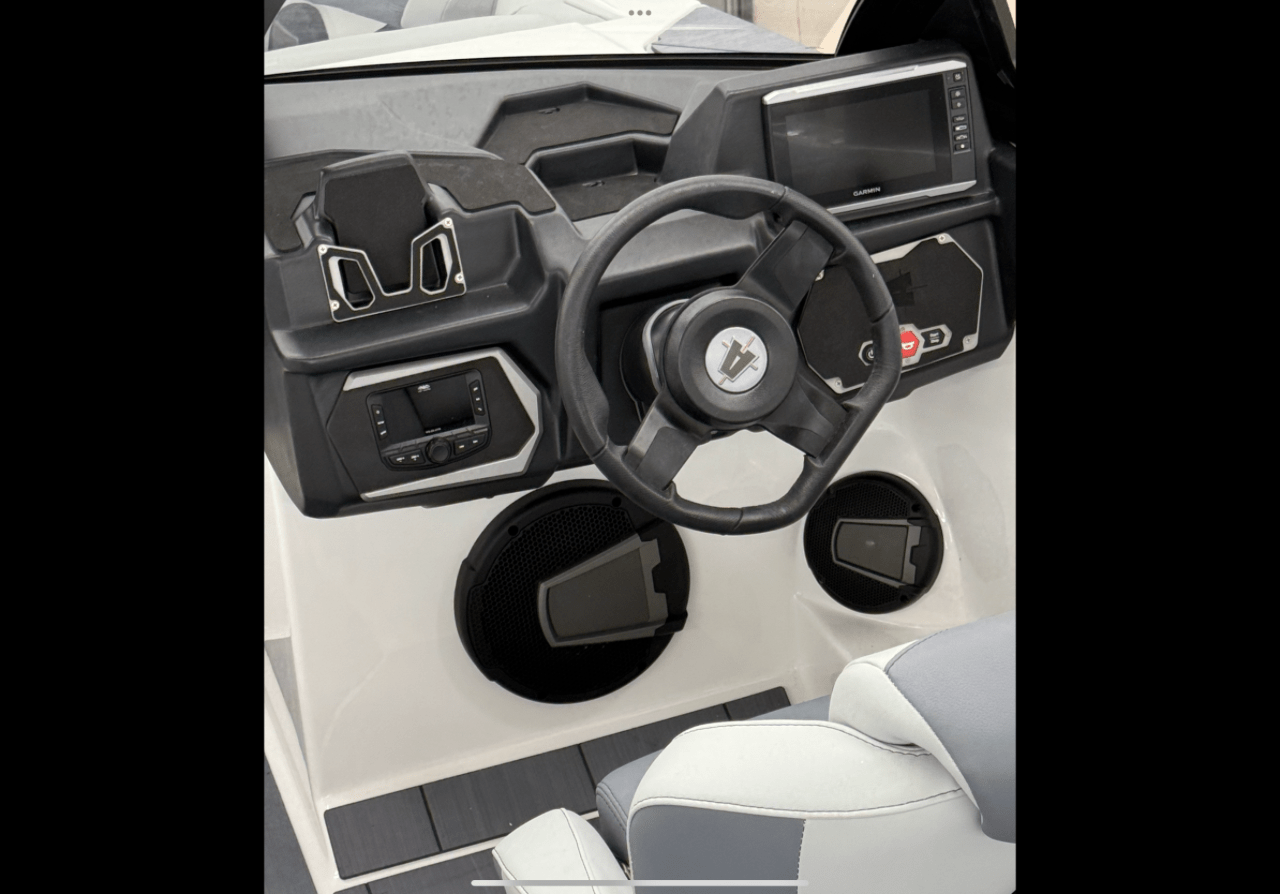 2025 AXIS A20 Wake boat with M5DI and Trailer