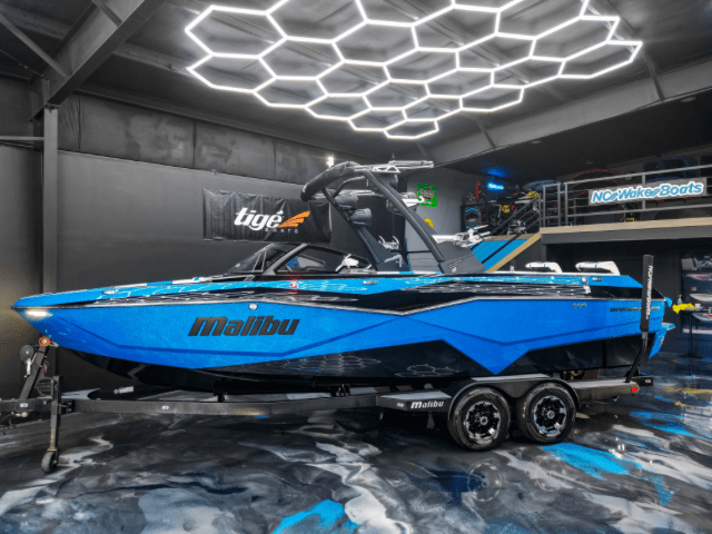 2022 Malibu Wakesetter 25 lSV