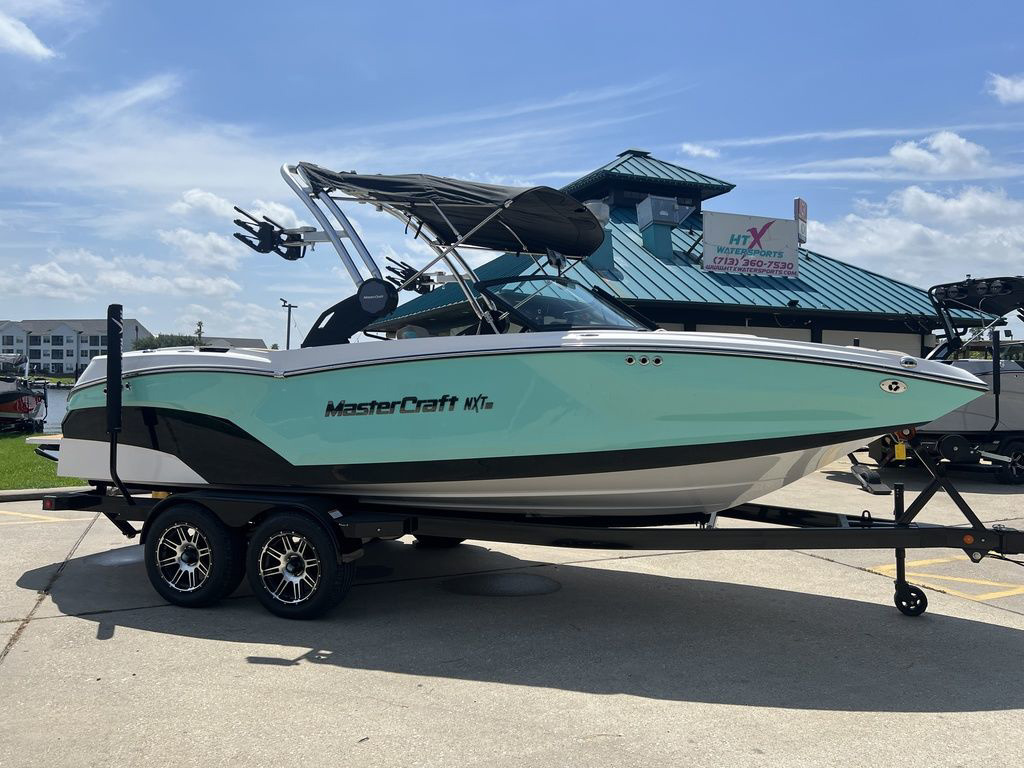 2023 MasterCraft NXT22