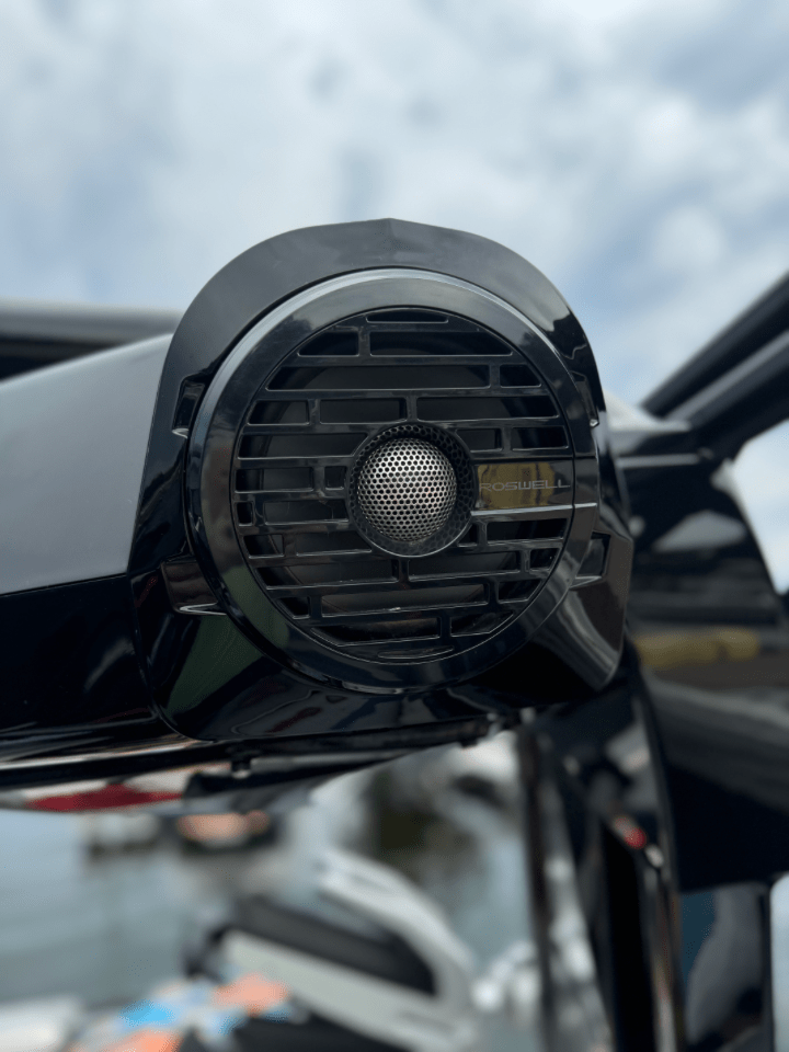 2021 Centurion Ri257 – LOADED w/ added Stern Thruster!