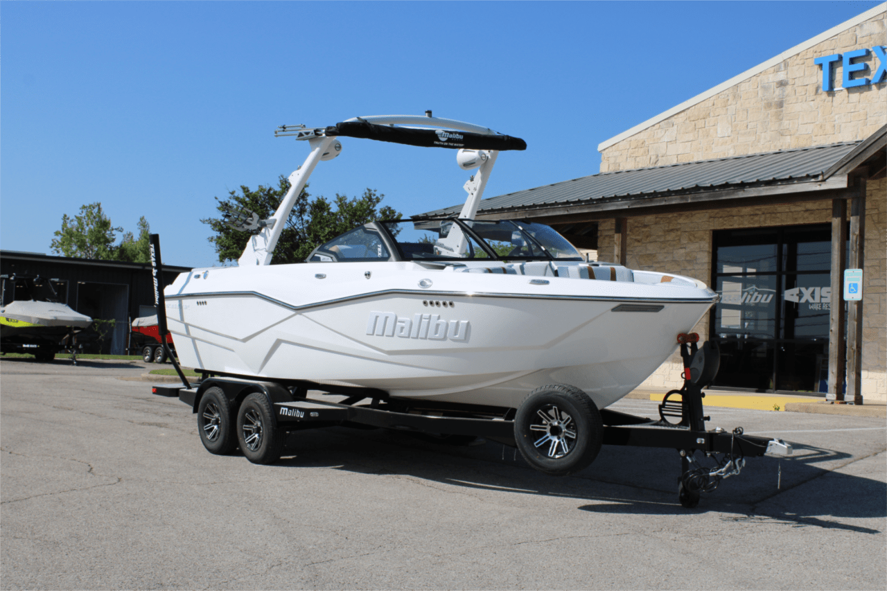 2025 Malibu 22 LSV