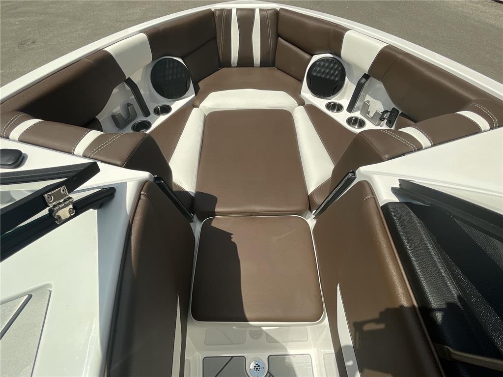 2024 Malibu 22 LSV