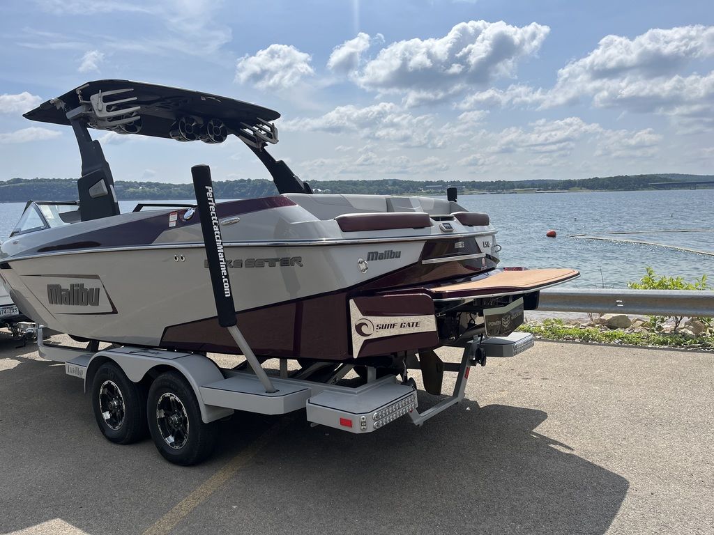 2018 Malibu Boats 23 LSV