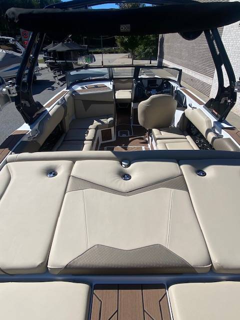 2025 Supreme S220