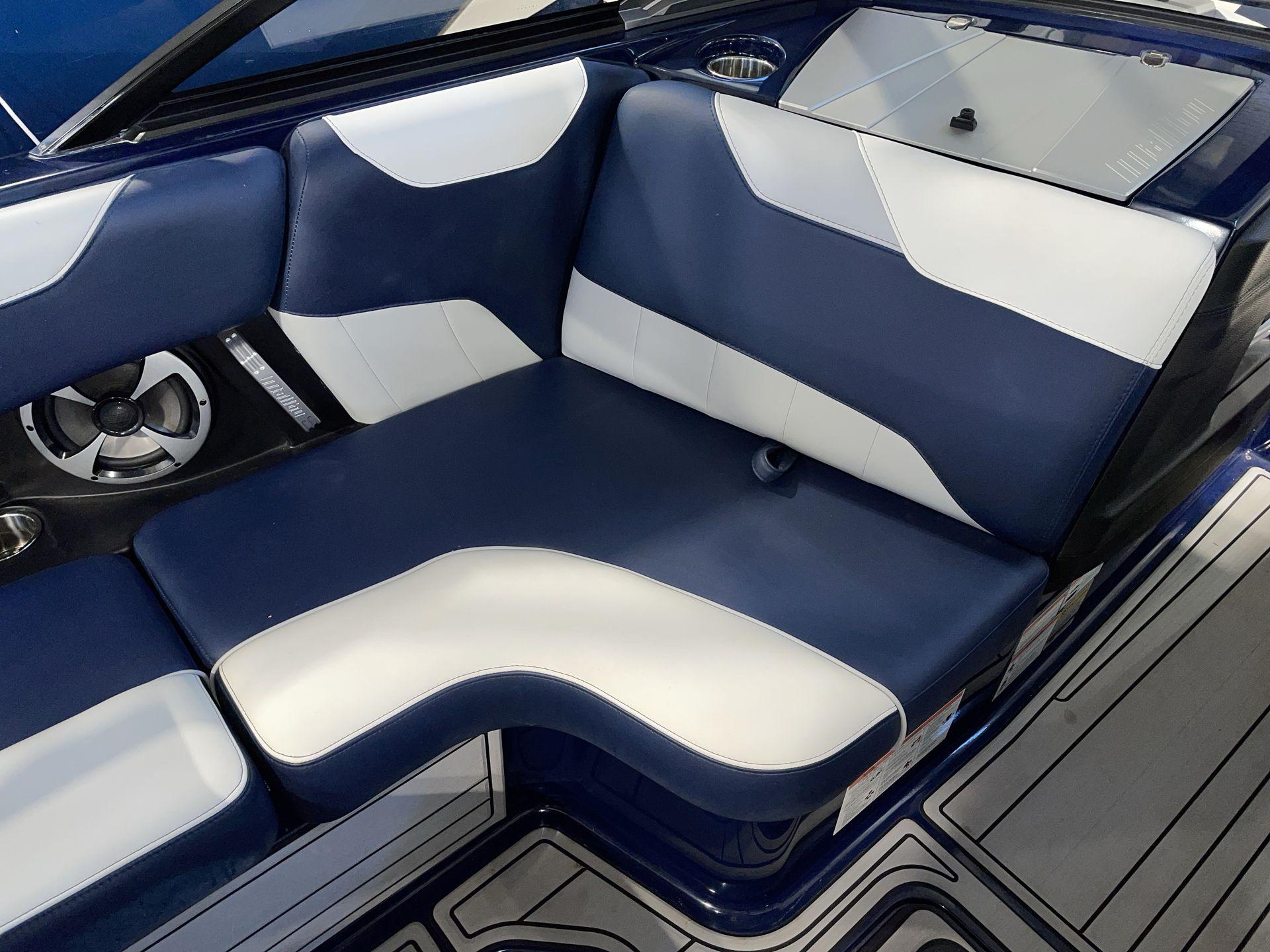 2019 Malibu 23LSV w/ Trailer