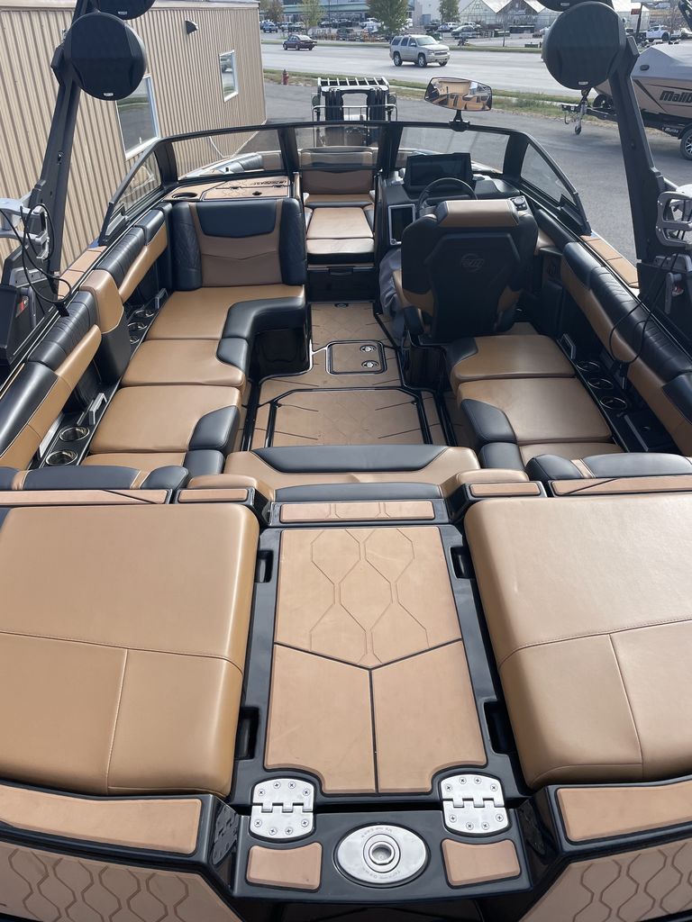 2022 malibu boats M220