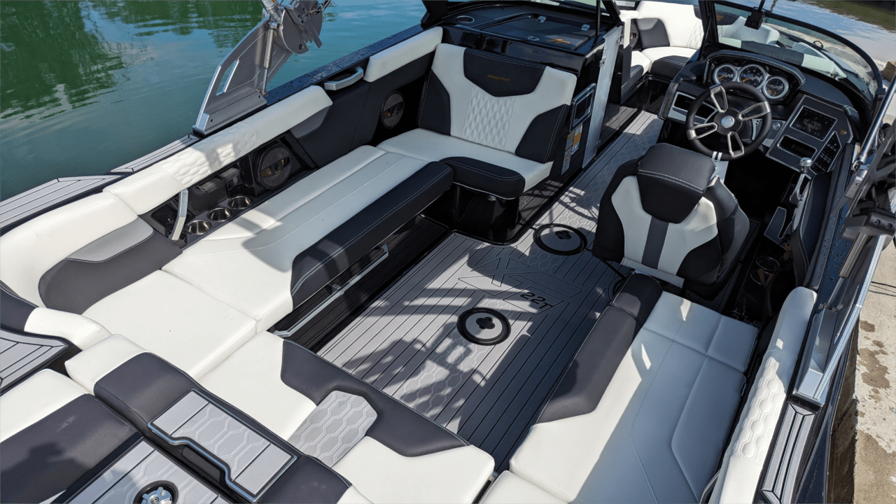 2024 MasterCraft XT22T