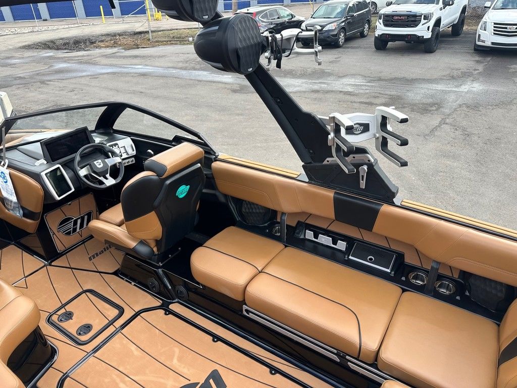 2022 Malibu Boats 23 LSV