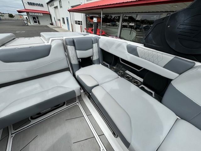 2021 Malibu M240