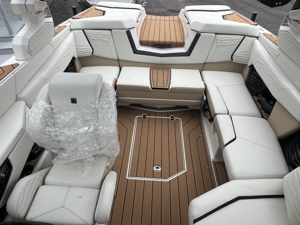2025 Nautique G21
