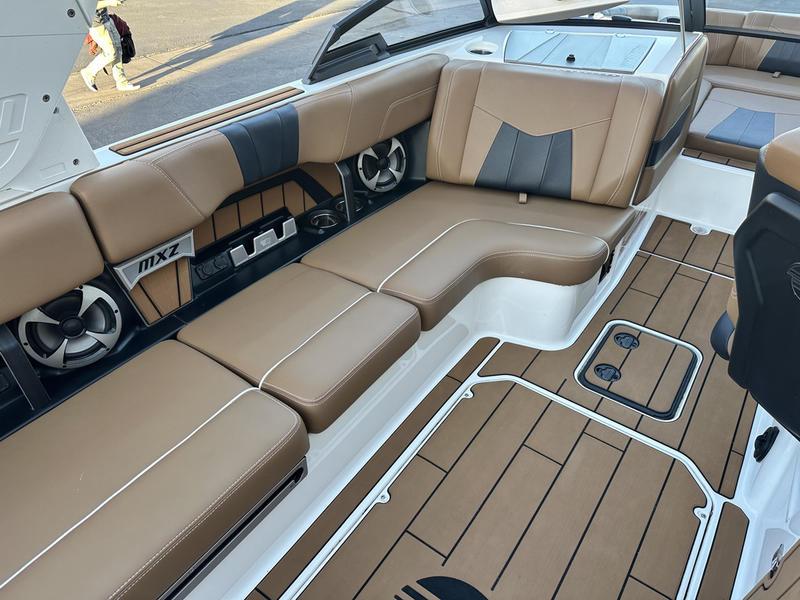 2021 Malibu 24 MXZ