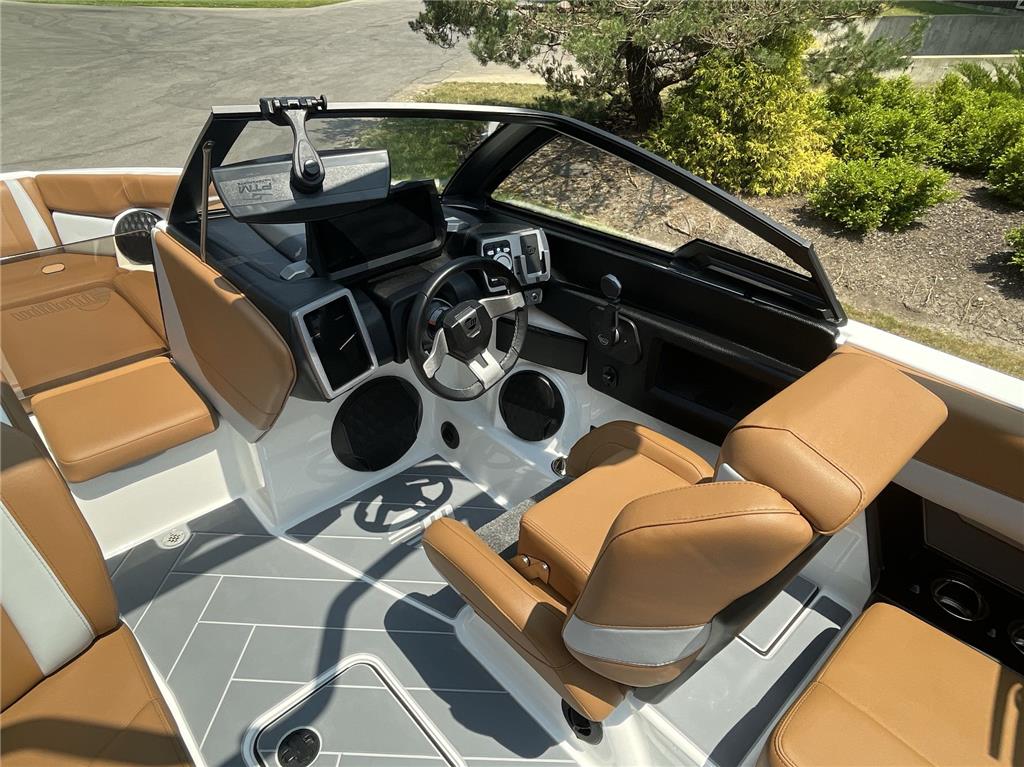 2023 Malibu 22 LSV