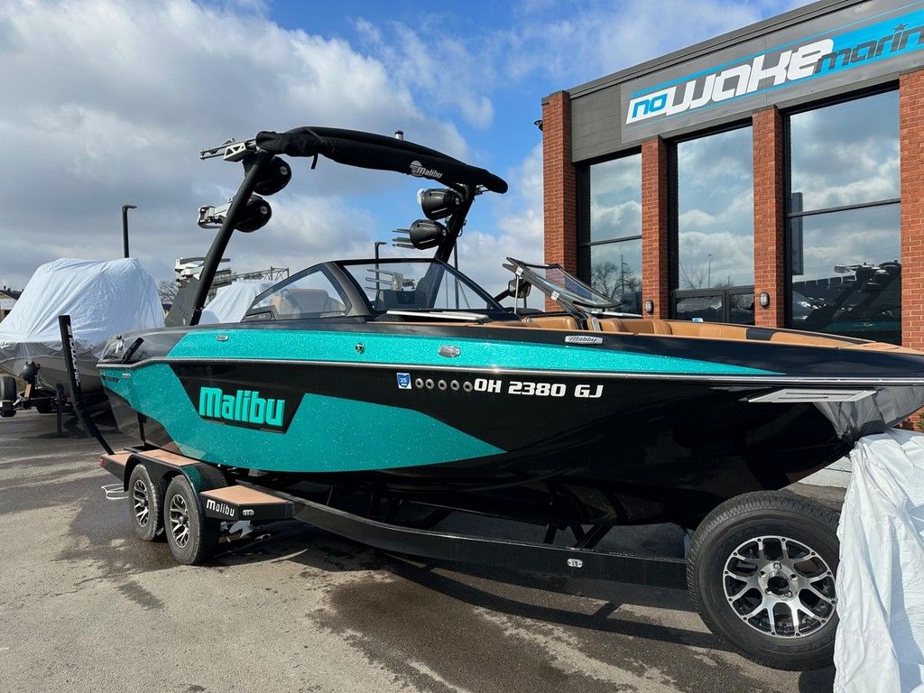 2022 Malibu Boats 23 LSV