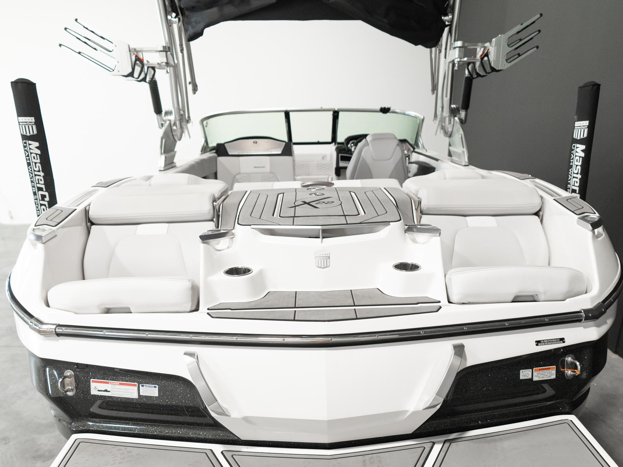 2021 Mastercraft X22 &#8211; White / Black Flake