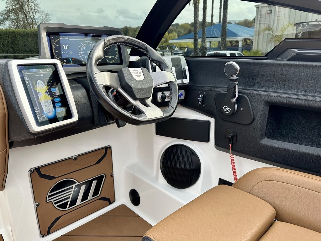 2022 Malibu Boats 25 LSV