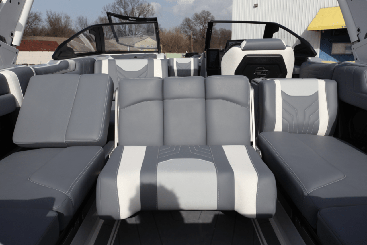 2025 Malibu 25 LSV